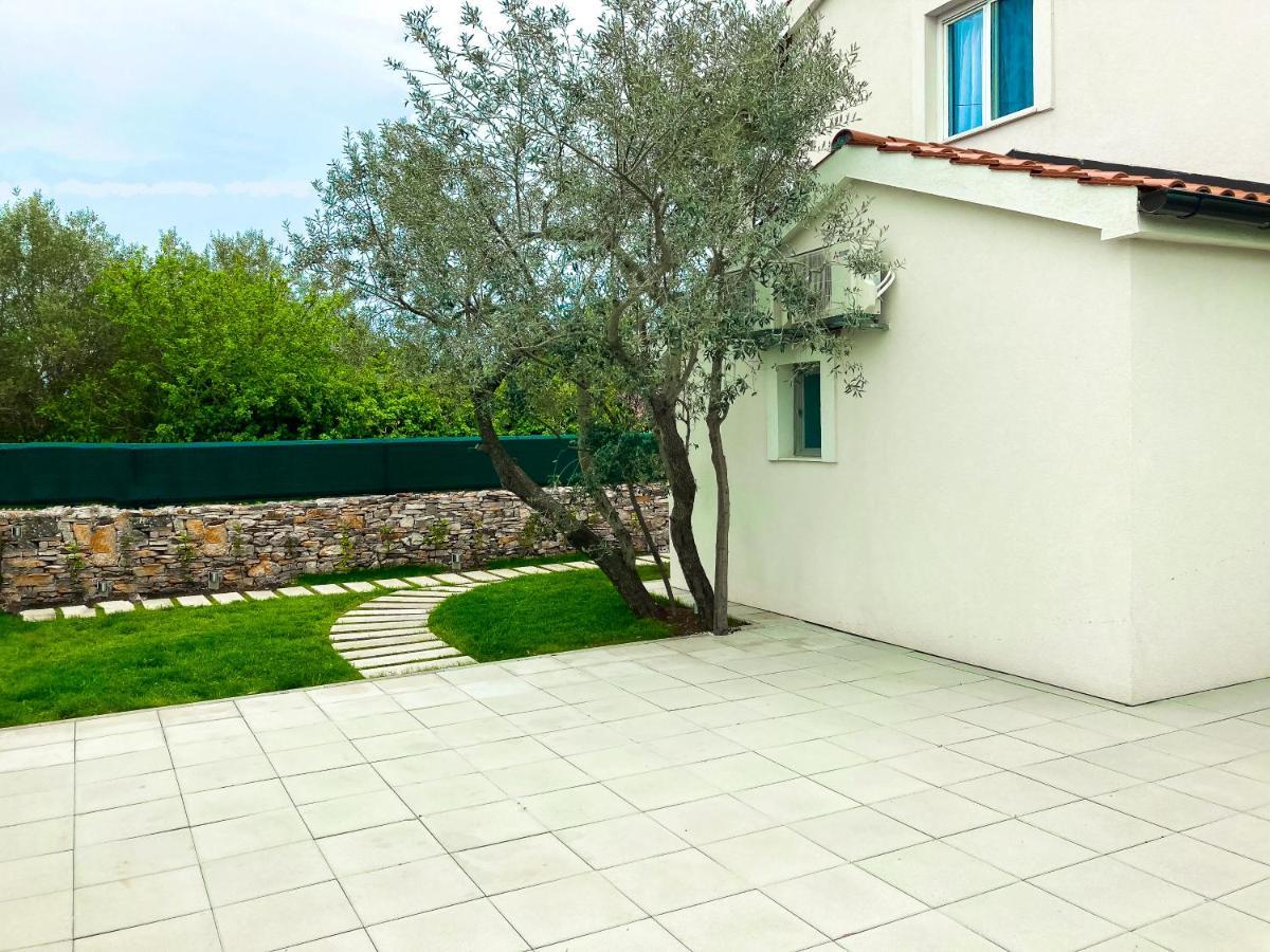 Holiday Home Liberta Krnica Exterior photo